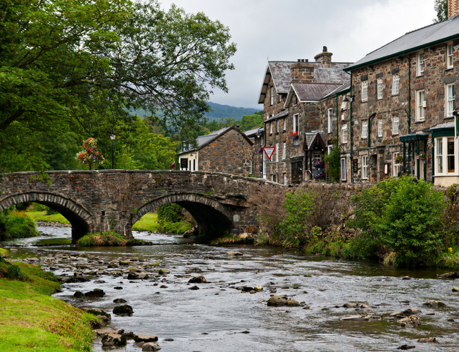 Best Walks in the Brecon Beacons & Snowdonia